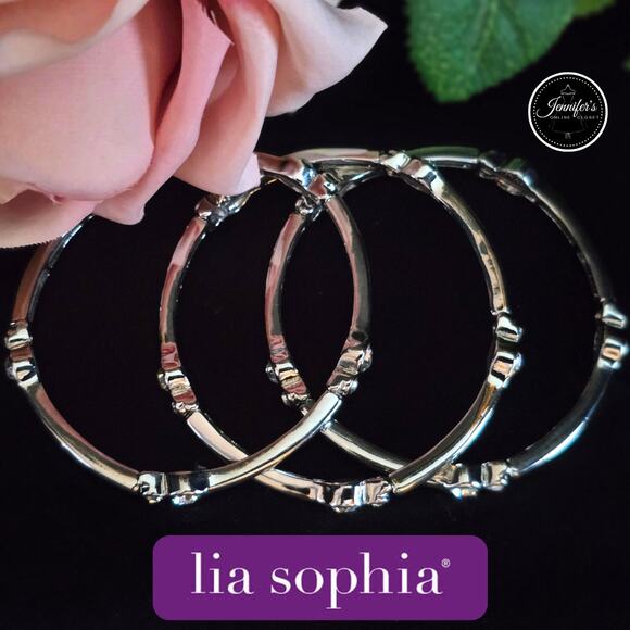 Lia Sophia "Cloud Nine Flirty" Silver Tone Cut Crystal Stretch Bracelet - Picture 1 of 9
